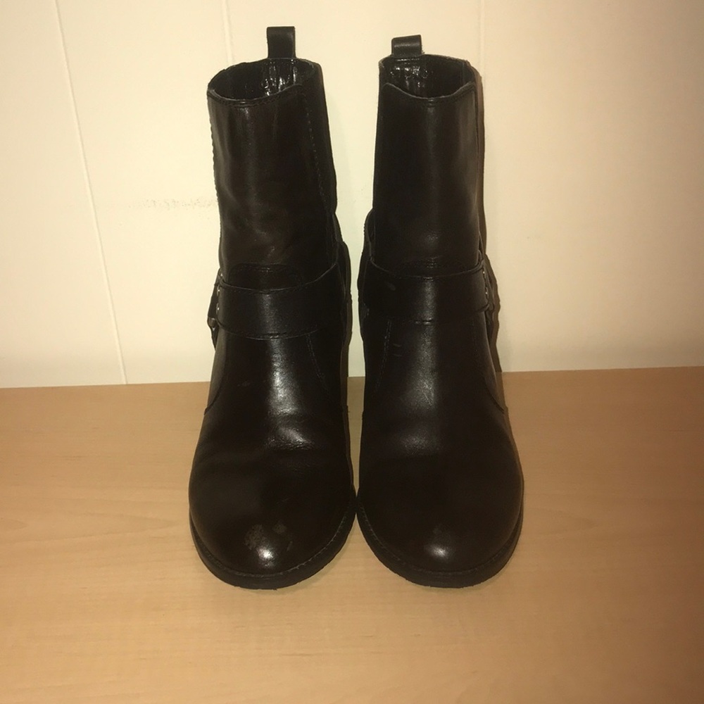 Women’s Arturo Chiang black boots